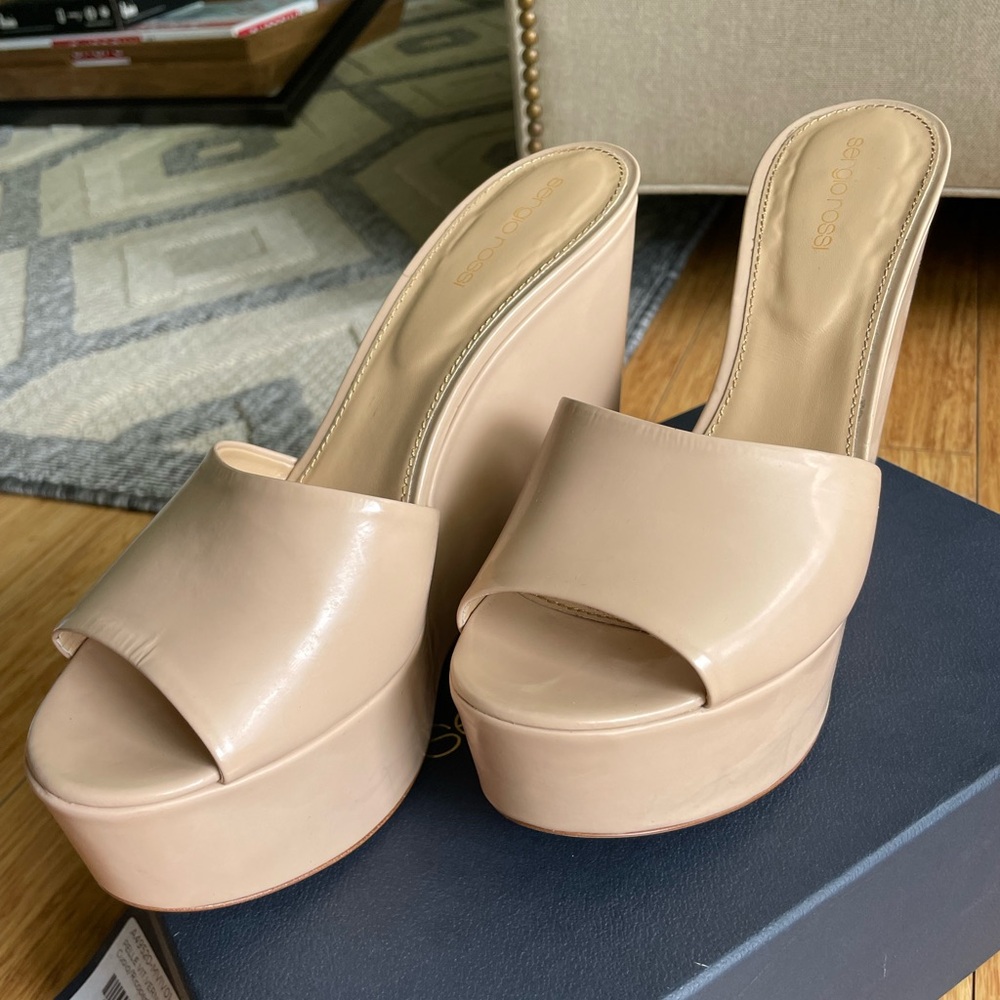 Sergio Rossi Nude Patent Lakeesha Sandals